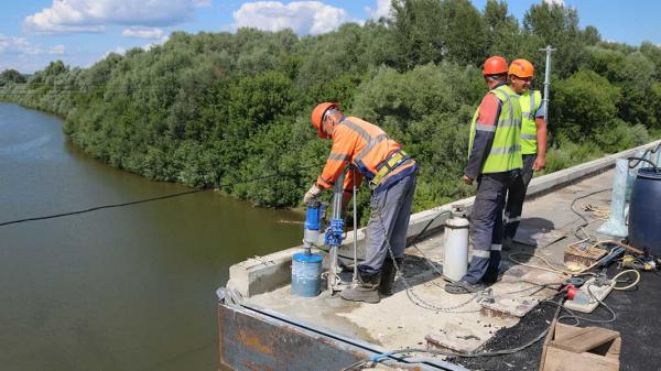 Подарок на День металлурга преподнесли дорожники жителям Заринска Подарок на День металлурга преподнесли дорожники жителям Заринска