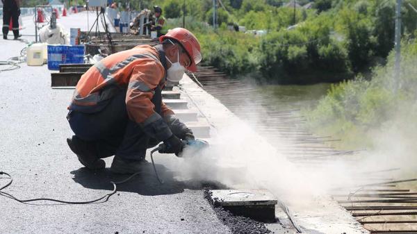 Подарок на День металлурга преподнесли дорожники жителям Заринска Подарок на День металлурга преподнесли дорожники жителям Заринска