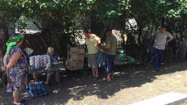 Жителям Славяносербского района ЛНР раздали гуманитарную помощь из Алтайского края Жителям Славяносербского района ЛНР раздали гуманитарную помощь из Алтайского края