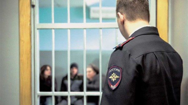 Молодой бийчанин в компании двух женщин устроил разбой в организации, где трудился Молодой бийчанин в компании двух женщин устроил разбой в организации, где трудился