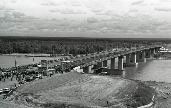 В Барнауле Новому мосту через реку Обь исполнилось 25 лет В Барнауле Новому мосту через реку Обь исполнилось 25 лет