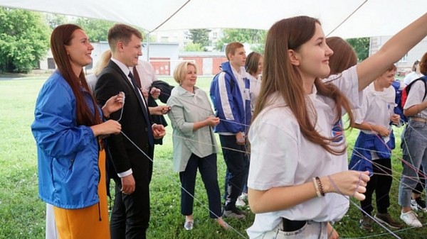 Первая образовательная смена для детей из Донбасса стартовала в Барнауле Первая образовательная смена для детей из Донбасса стартовала в Барнауле