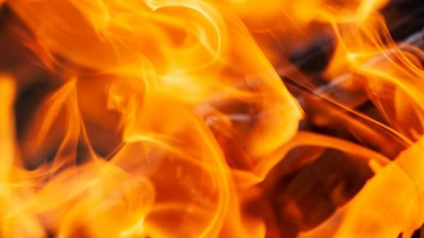 Из-за пожара в жилом доме в Алтайском крае эвакуировали 34 человека Из-за пожара в жилом доме в Алтайском крае эвакуировали 34 человека