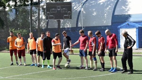 В Барнауле прошел товарищеский футбольный матч между командами АКЗС и Молодежного Парламента В Барнауле прошел товарищеский футбольный матч между командами АКЗС и Молодежного Парламента