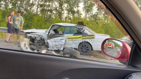 Сразу три автомобиля попали в ДТП в пригороде Барнаула Сразу три автомобиля попали в ДТП в пригороде Барнаула