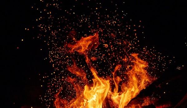 Жительница алтайского села из-за ревности подожгла дом своей знакомой