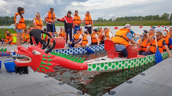 Представители СМИ Алтайского края разыграли Кубок по гребле на лодках &laquo;Дракон&raquo;