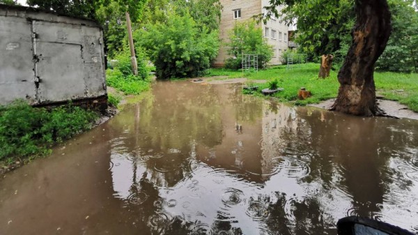 Улицы Барнаула затопило дождём Улицы Барнаула затопило дождём