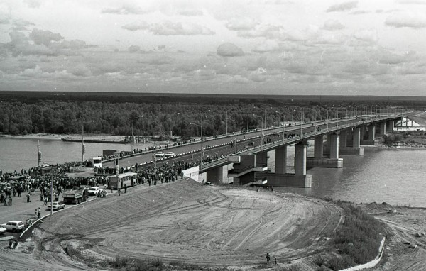 В Барнауле Новому мосту через реку Обь исполнилось 25 лет В Барнауле Новому мосту через реку Обь исполнилось 25 лет