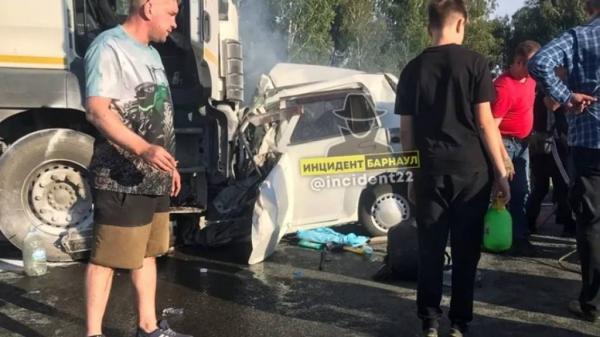 Смертельное ДТП произошло на алтайской трассе Смертельное ДТП произошло на алтайской трассе