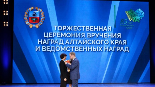 Виктор Томенко рассказал о повышении зарплат учителей, ремонте школе и поддержке наставничества