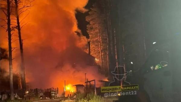 В барнаульском парк-отеле произошел крупный пожар
