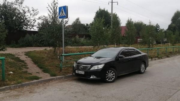 Барнаульцы жалуются на автолюбителей, которые паркуются рядом с пешеходными переходами Барнаульцы жалуются на автолюбителей, которые паркуются рядом с пешеходными переходами
