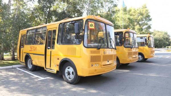 Для пригорода Барнаула приобрели три новых школьных автобуса