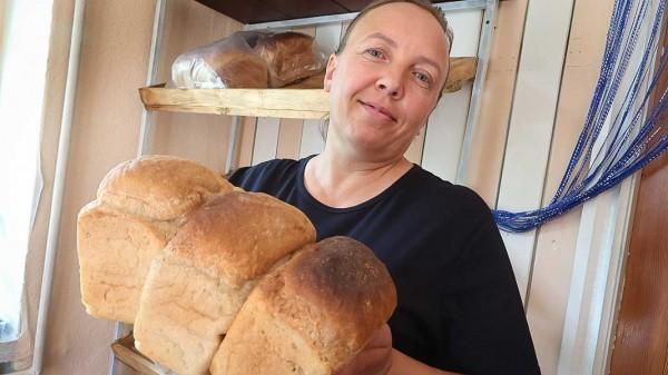 Хлеб и булочки пекаря из Поспелихинского района раскупают за несколько часов Хлеб и булочки пекаря из Поспелихинского района раскупают за несколько часов