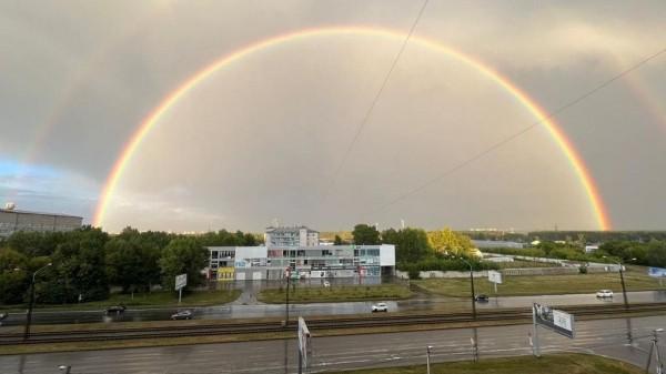 Барнаульцы поделились соцсетях фотографиями двойной радуги
