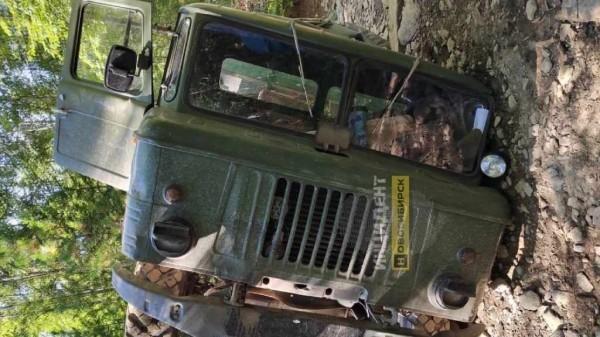 В Республике Алтай перевернулся грузовик с туристами В Республике Алтай перевернулся грузовик с туристами