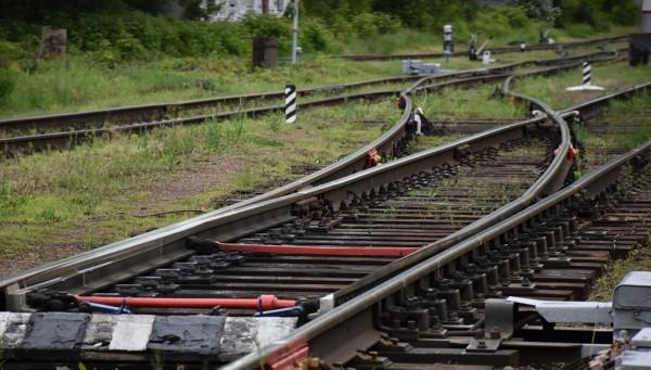 В Китае ввели в эксплуатацию первую в мире подвесную железную дорогу В Китае ввели в эксплуатацию первую в мире подвесную железную дорогу