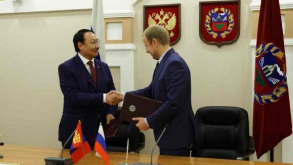 Алтайский край подписал соглашение о сотрудничестве с Убсунурским аймаком Монголии Алтайский край подписал соглашение о сотрудничестве с Убсунурским аймаком Монголии