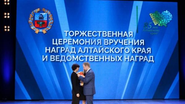Виктор Томенко рассказал о повышении зарплат учителей, ремонте школе и поддержке наставничества