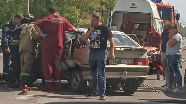 В Барнауле произошло ДТП на повороте рядом с аэропортом
