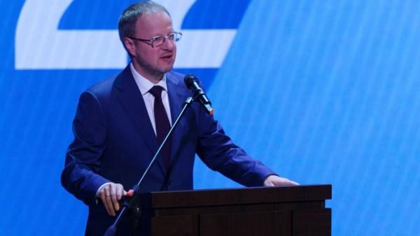 Виктор Томенко рассказал о повышении зарплат учителей, ремонте школе и поддержке наставничества