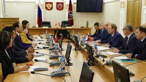 Алтайский край подписал соглашение о сотрудничестве с Убсунурским аймаком Монголии Алтайский край подписал соглашение о сотрудничестве с Убсунурским аймаком Монголии