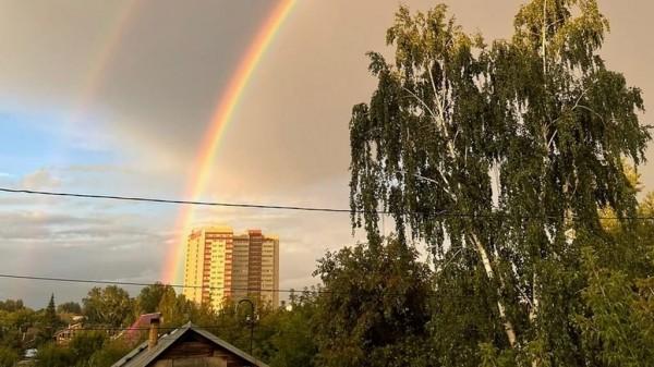 Барнаульцы поделились соцсетях фотографиями двойной радуги
