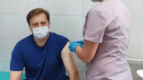 Глава алтайского Минздрава Дмитрий Попов закончил вакцинацию против COVID-19 Глава алтайского Минздрава Дмитрий Попов закончил вакцинацию против COVID-19