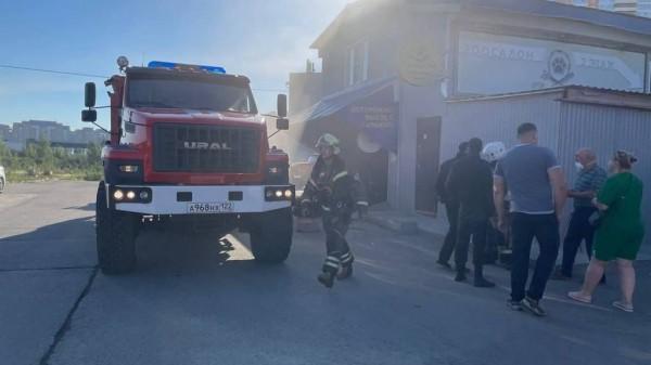 В Барнауле пожарные ликвидировали возгорание из-за детского электромобиля
