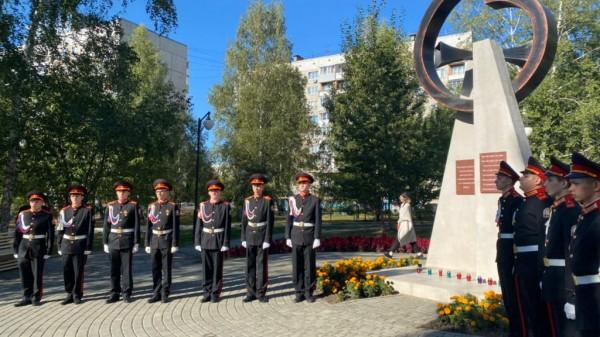 В Барнауле возложили цветы в годовщину с начала блокады Ленинграда В Барнауле возложили цветы в годовщину с начала блокады Ленинграда