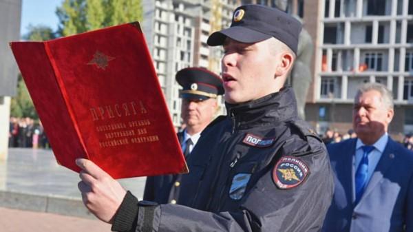 Курсанты БЮИ приняли присягу на пл. Победы в Барнауле