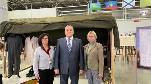Александр Карлин посетил алтайскую выставку в Подмосковье Александр Карлин посетил алтайскую выставку в Подмосковье