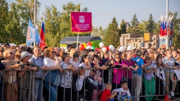 В Барнауле прошел Парад студентов-первокурсников В Барнауле прошел Парад студентов-первокурсников