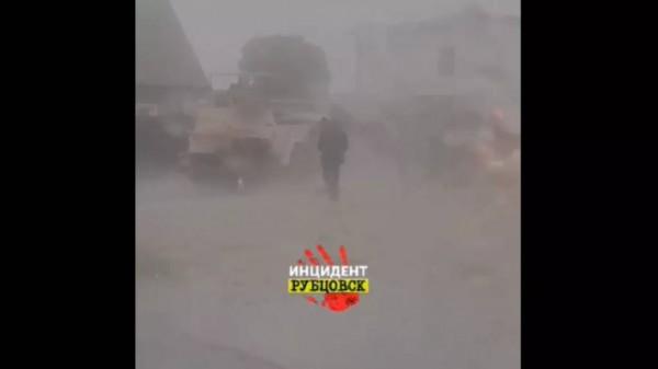Жители Рубцовска возмущены укладкой асфальта во время ливня Жители Рубцовска возмущены укладкой асфальта во время ливня