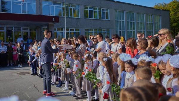 Гимназисты встали на крыло Гимназисты встали на крыло