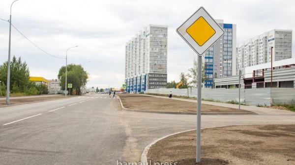 В Барнауле завершены дорожные работы на улице Сиреневой В Барнауле завершены дорожные работы на улице Сиреневой