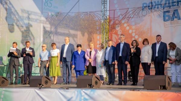 В Барнауле прошел Парад студентов-первокурсников В Барнауле прошел Парад студентов-первокурсников