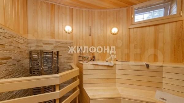 В Барнауле продают коттедж площадью 400 &laquo;квадратов&raquo; за 50 млн рублей