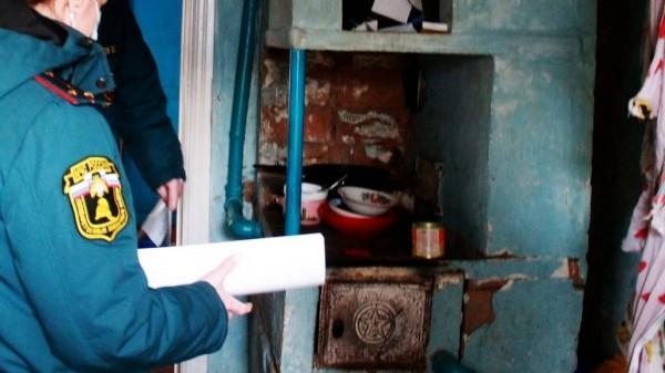 В Бийске ночью загорелся жилой дом из-за неправильной эксплуатации печи В Бийске ночью загорелся жилой дом из-за неправильной эксплуатации печи