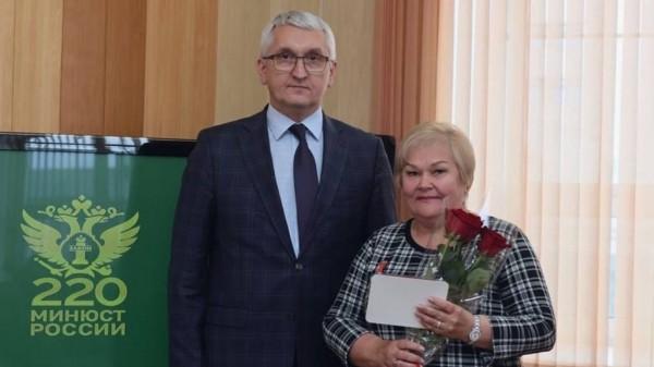 Виктор Томенко поздравил работников юстиции с 220-летием службы Виктор Томенко поздравил работников юстиции с 220-летием службы