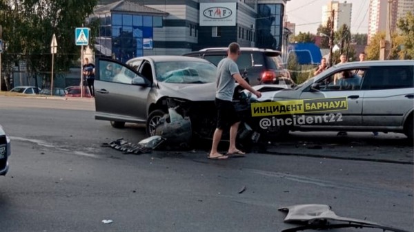 В ДТП на Павловском тракте в Барнауле пострадали сразу пять автомобилей В ДТП на Павловском тракте в Барнауле пострадали сразу пять автомобилей