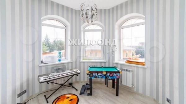 В Барнауле продают коттедж площадью 400 &laquo;квадратов&raquo; за 50 млн рублей