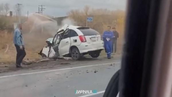 ДТП с участием трех автомобилей произошло на трассе между Барнаулом и Бийском ДТП с участием трех автомобилей произошло на трассе между Барнаулом и Бийском