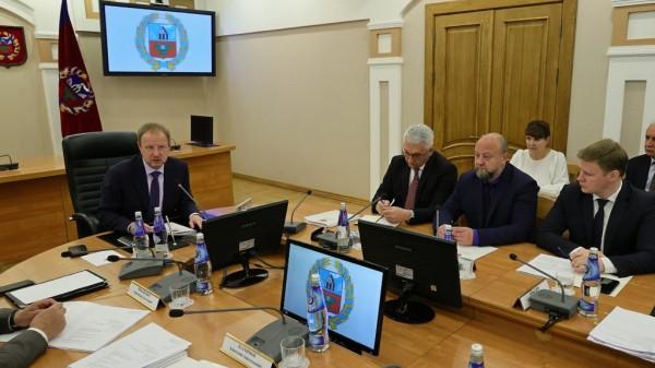 В правительстве Алтайского края рассмотрели законодательные инициативы для очередной сессии АКЗС В правительстве Алтайского края рассмотрели законодательные инициативы для очередной сессии АКЗС