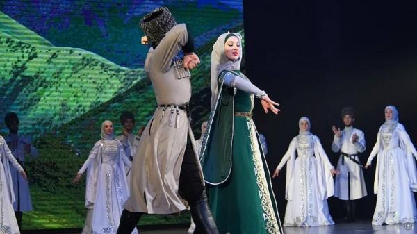 В Барнауле выступил чеченский ансамбль «Вайнах» В Барнауле выступил чеченский ансамбль «Вайнах»