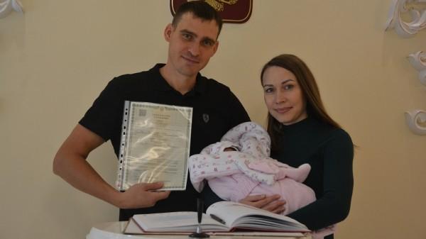 В Ленинском районе Барнаула родился тысячный новорожденный В Ленинском районе Барнаула родился тысячный новорожденный