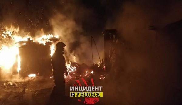 В Рубцовске два человека погибли при пожаре в садоводстве В Рубцовске два человека погибли при пожаре в садоводстве