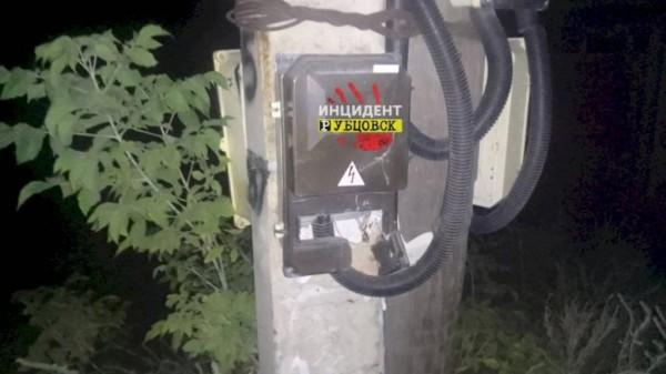 В Рубцовске вандалы портят электросчетчики