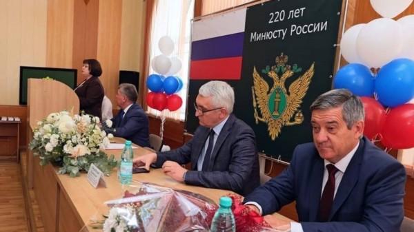 Виктор Томенко поздравил работников юстиции с 220-летием службы Виктор Томенко поздравил работников юстиции с 220-летием службы